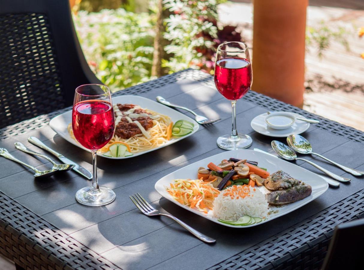 Isle Royal Inn Fuvahmulah Екстериор снимка